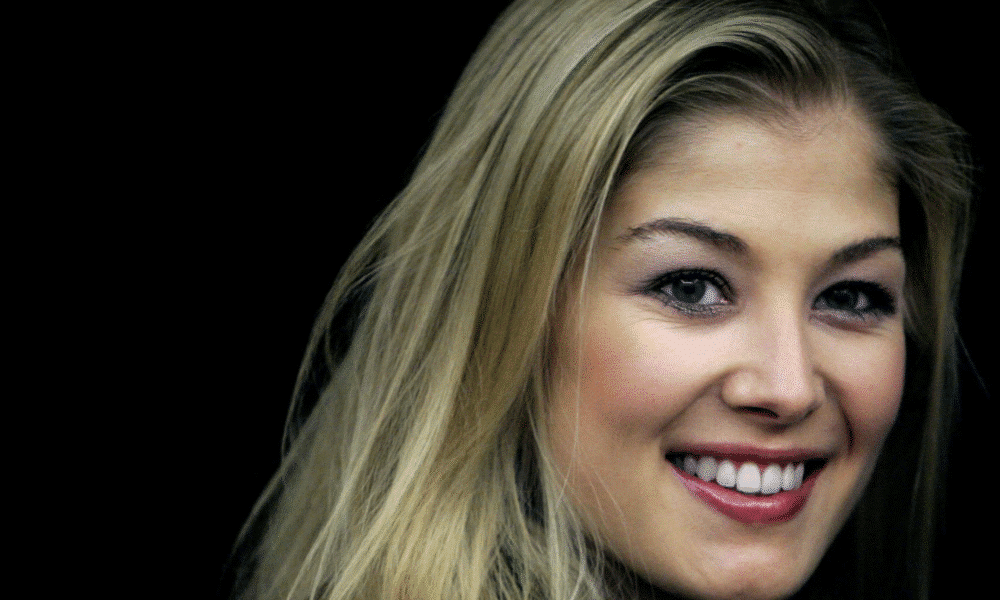 Rosamund Pike Punched in London Street Mugging as Phone Snatching Epidemic Spirals Wheel Of Time Gone Girl